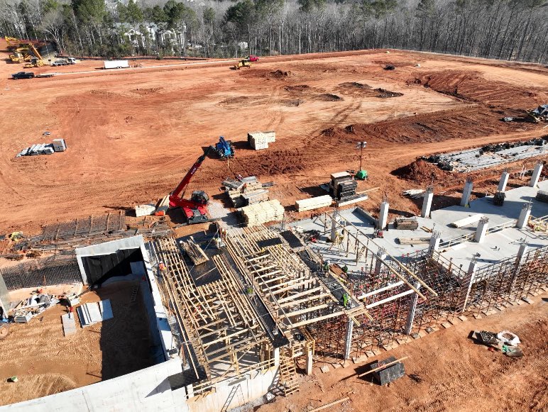 #FacilityFriday  😎 
We are out of the ground at the new <a href="/UGATrack/">Georgia Track + Field</a> Complex! #GoDawgs