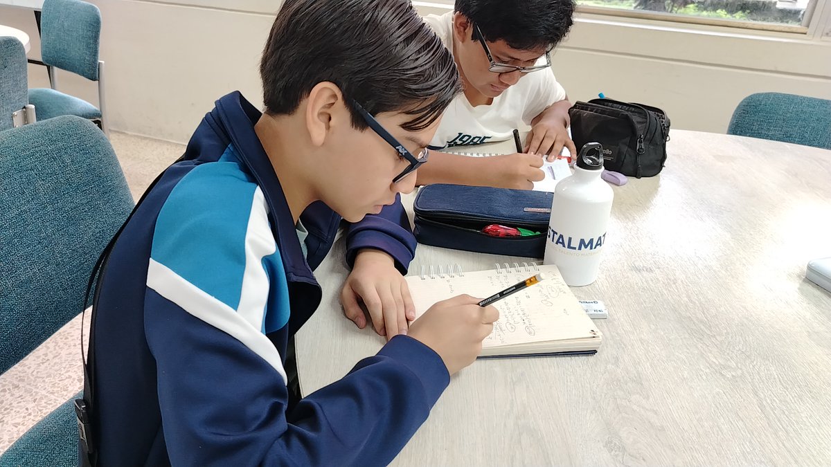 FCNM_Espol's tweet image. 🔢✨ En los últimos talleres de #ESTALMAT exploramos figuras en el plano, la identidad de Euler y las fascinantes sucesiones como Fibonacci. 📐🚀

¡Gracias a todos por su entusiasmo!

#ESTALMAT #ESPOL #FCNM