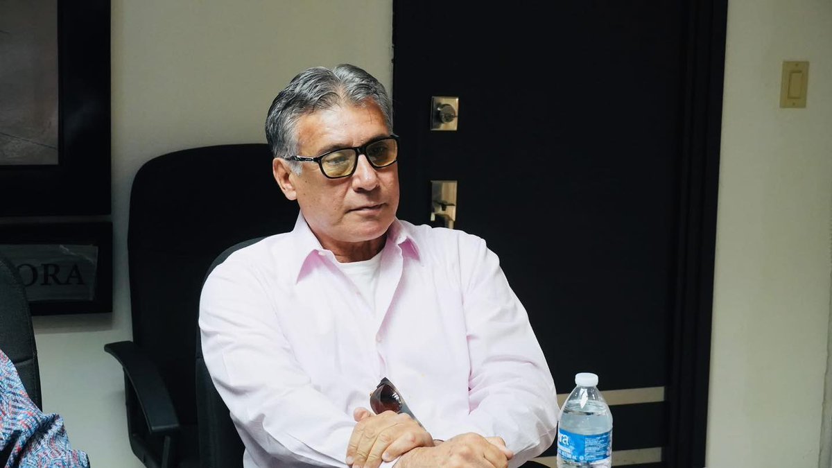 Con el objetivo de fortalecer la economía local, esta semana el alcalde <a href="/CesarIvan2018/">Iván Sandoval</a>   y el director de Dirección de Desarrollo Económico , José Torres, se reunieron con Canacintra  para definir estrategias que impulsen el crecimiento y la competitividad de la ciudad.