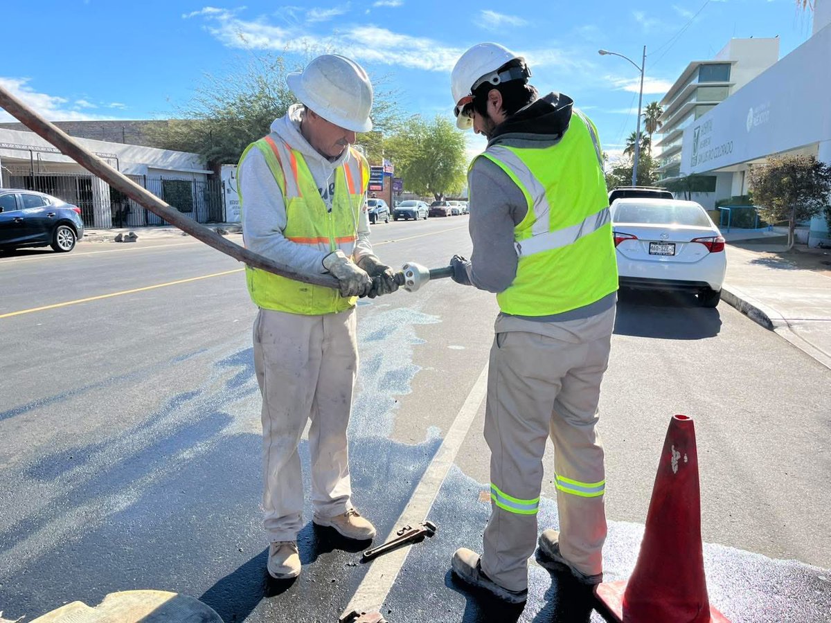 OOMAPASSLRC's tweet photo. 💧Gracias al respaldo del presidente municipal César Iván Sandoval Gámez y con el esfuerzo del equipo en campo, seguimos fortaleciendo la infraestructura de la ciudad. 👷‍♂️

#HagamosQueSuceda #PorAmorASanLuis https://t.co/zxIiYfAnP9