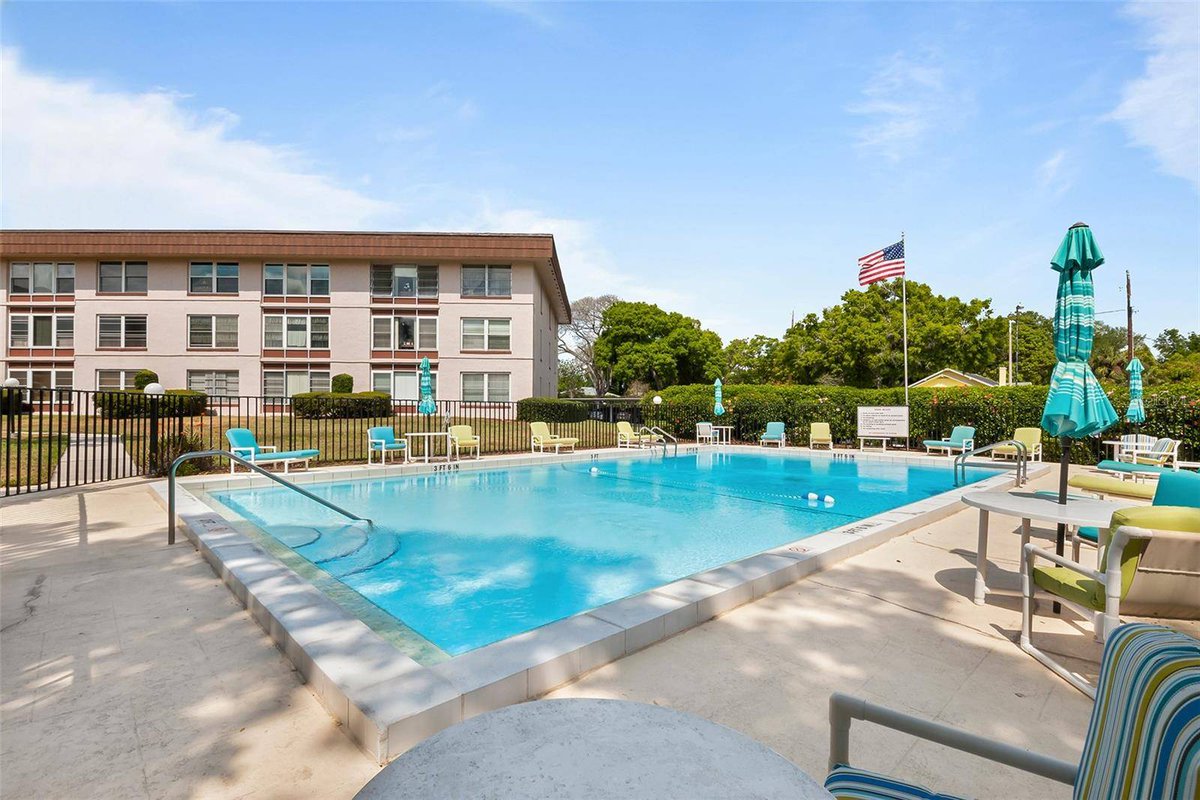 Whitney__Marie's tweet photo. 🌟 Discover your dream lakefront condo at 333 LAKE HOWARD DR NW #103A, Winter Haven, FL! This 2-bedroom, 2-bath home features an updated kitchen and breathtaking lake views. Schedule your private showing today! 🏡💙 https://t.co/z73lJaz3wy https://t.co/tJV0s7zTRi
