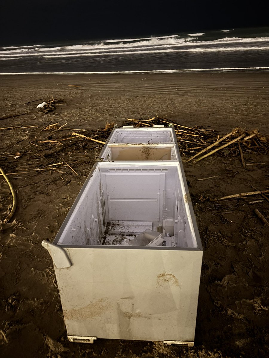 gtellocompany's tweet image. Tal vegada el servei de platges de @AjuntamentVLC podria fer una visita a les platges del #Cabanyal i de la #Malva