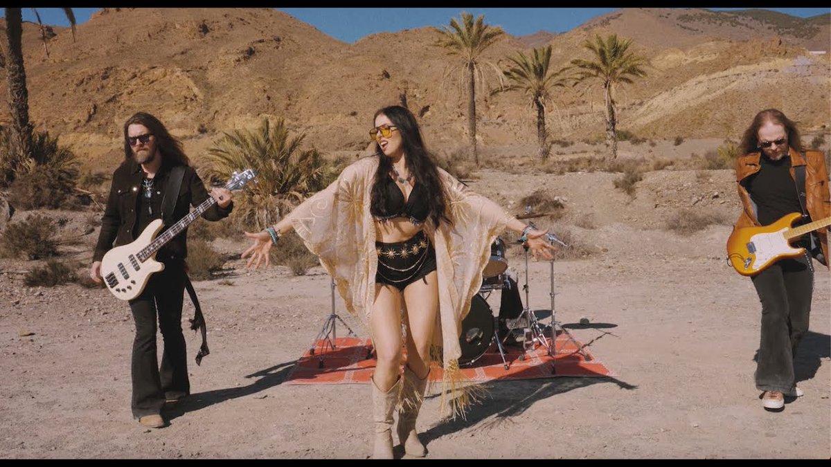 MetalRockPunkN's tweet image. Velvet Rush - Aurora (Official Music Video) metal-rock-punk-news.blogspot.com/2025/03/velvet… - #velvetrush #velvetrushband