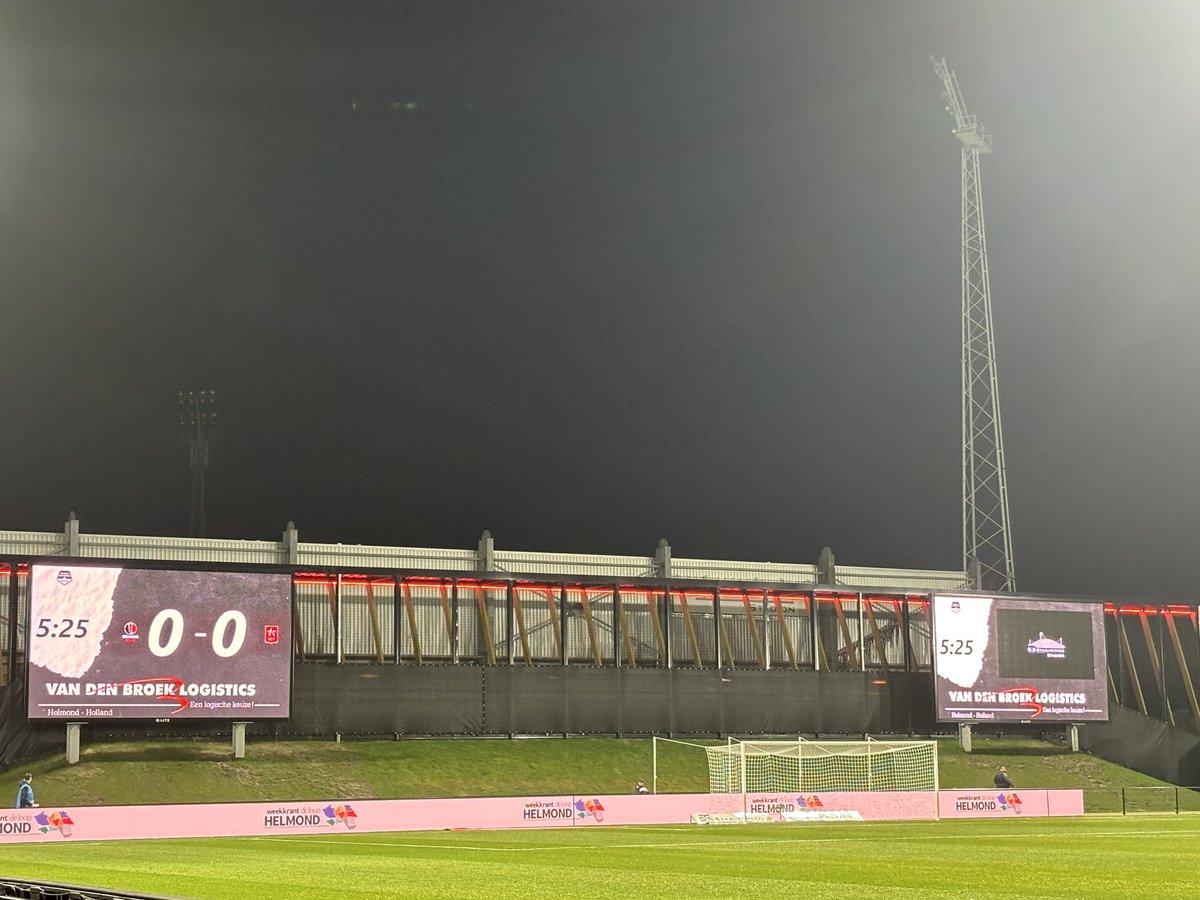 023ontour's tweet photo. Oud & Nieuw #helmondsport #helmvv #debraak https://t.co/o0bciJjQ3J