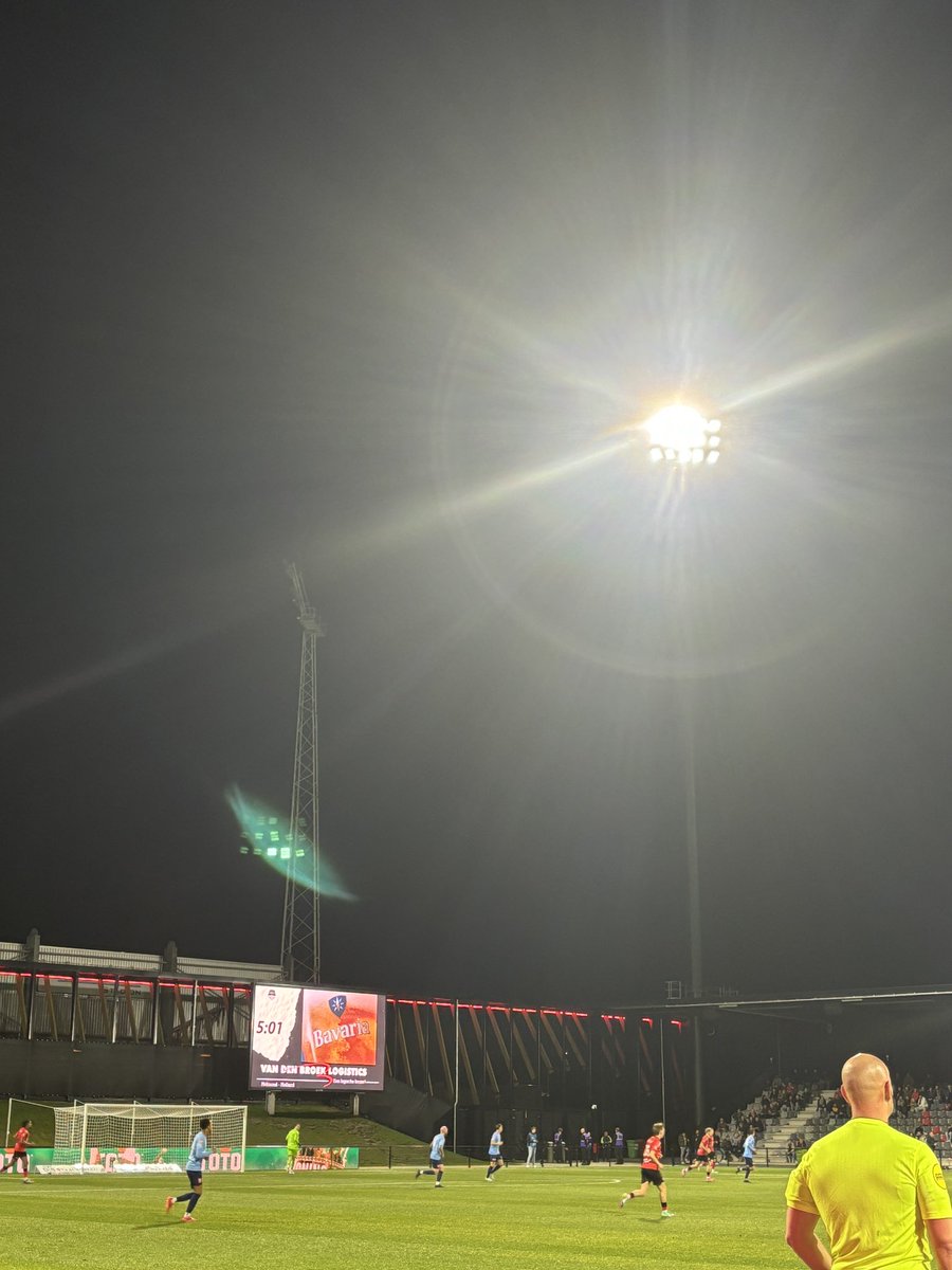 023ontour's tweet photo. Oud & Nieuw #helmondsport #helmvv #debraak https://t.co/o0bciJjQ3J