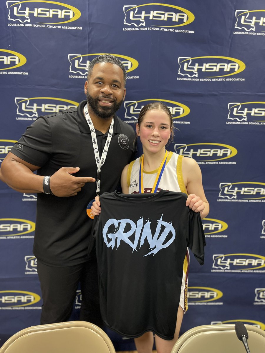 LBR_Basketball's tweet photo. 🏆 State Tournament Player of the Game

🏆 Dakota Miller

🏆 Simpson

📝 The Grind Elite player of the game scored 20pts, 13 rebs, and 6 ast as she lead Simpson to a state championship! #Grind @GE_THREADS https://t.co/ZHcYIT5AfM