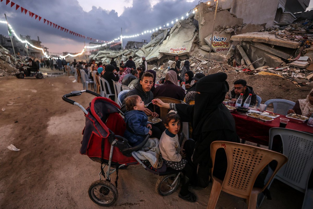 Katakan semaumu tentang Gaza, tentang orang-orang shalih, ketaatan, dan kebaikan. bergembira dan tertawalah sepuas-puasnya pada dunia.

Kelak pada akhirnya, engkau juga akan meregang di tengah sakaratul maut, dan entah kapan itu akan menimpamu, menimpaku, dan lalu kita mati.