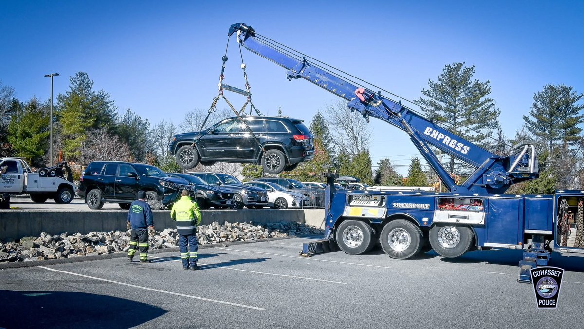 CohassetPolice's tweet image. 3 cars were damaged this morning shortly after 8 AM in a parking lot accident at a medical building off Rt. 3A. The 64-y/o driver of a Jeep pressed the accelerator instead of the brake, causing the Jeep to climb a steep retaining wall and collide with 2 pakred cars in upper lot.