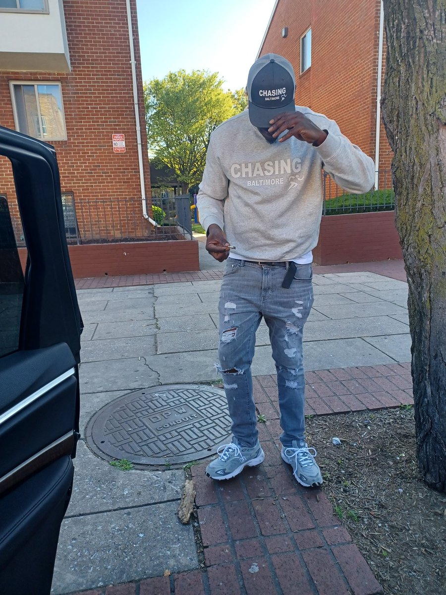 Nice day out 1500 shit Ave