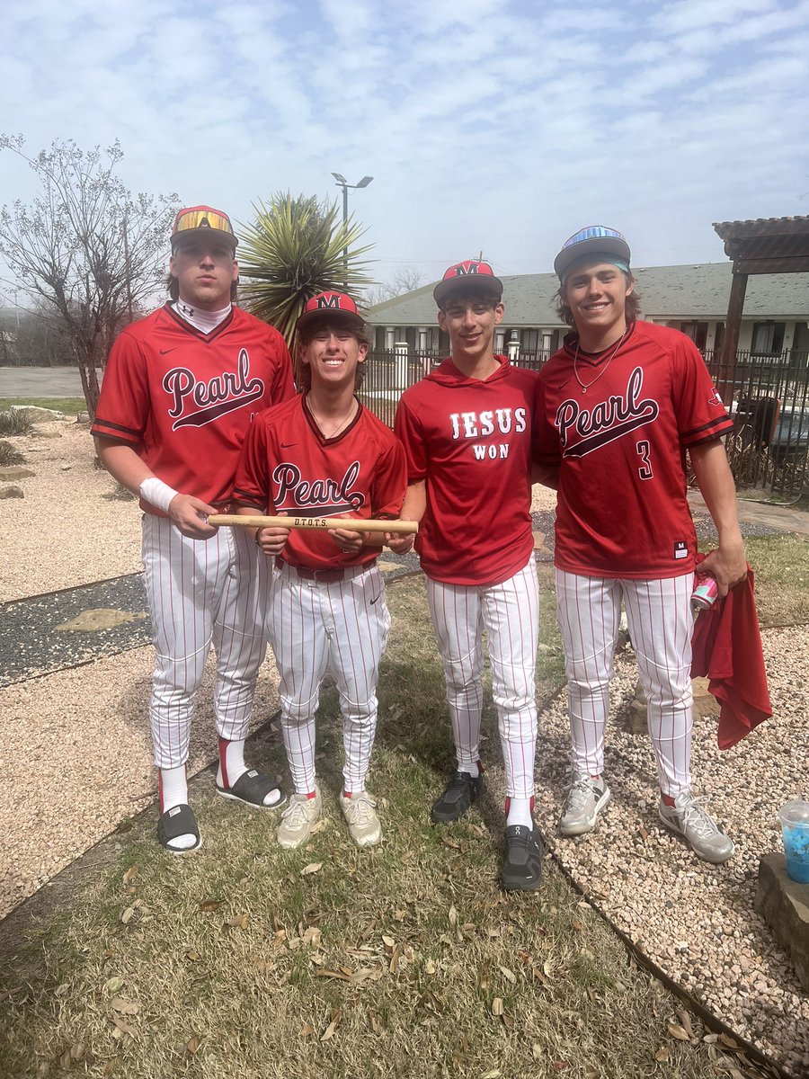 MaypearlBsBall's tweet image. #D.T.O.T.S. Players of The Game is @BSanchez2026 who was 2-3 w/ 2B & RBI. @TysonB2025 who was 3-3 w/ 2RBIs. @Tristan_Mtz_7 who was 2-3 w/ a 3B & 1 RBI. @Cordrager9 2-3 w/ a 💣.
#StandardsOverFeelings
#LockedIn