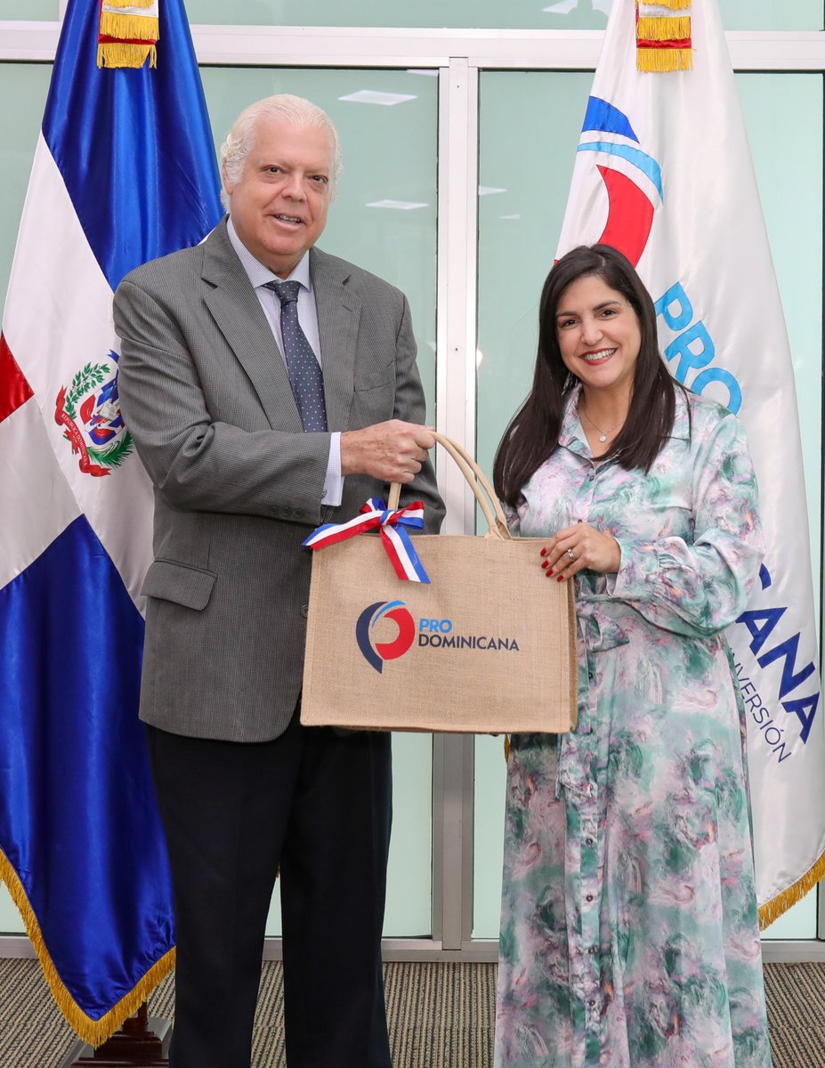 PeruDominicana's tweet photo. El 6 de marzo, el Embajador Gustavo Lembcke visitó a la Directora de ProDominicana, e intercambiaron información sobre la relación comercial entre ambos países, así como las próximas ferias, y se comprometieron a trabajar juntos para fortalecer la relación bilateral. https://t.co/ySltwlAqGm