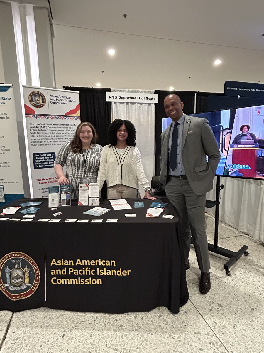 NYS_Secretary's tweet photo. Stopped by the @NYSDOS booth at Somos! Come check it out, spin the wheel to win a prize, and chat with our amazing staff to learn about all the incredible programs DOS has to offer. #TeamDOS #OpportunityStartsHere https://t.co/naXp0UJG24