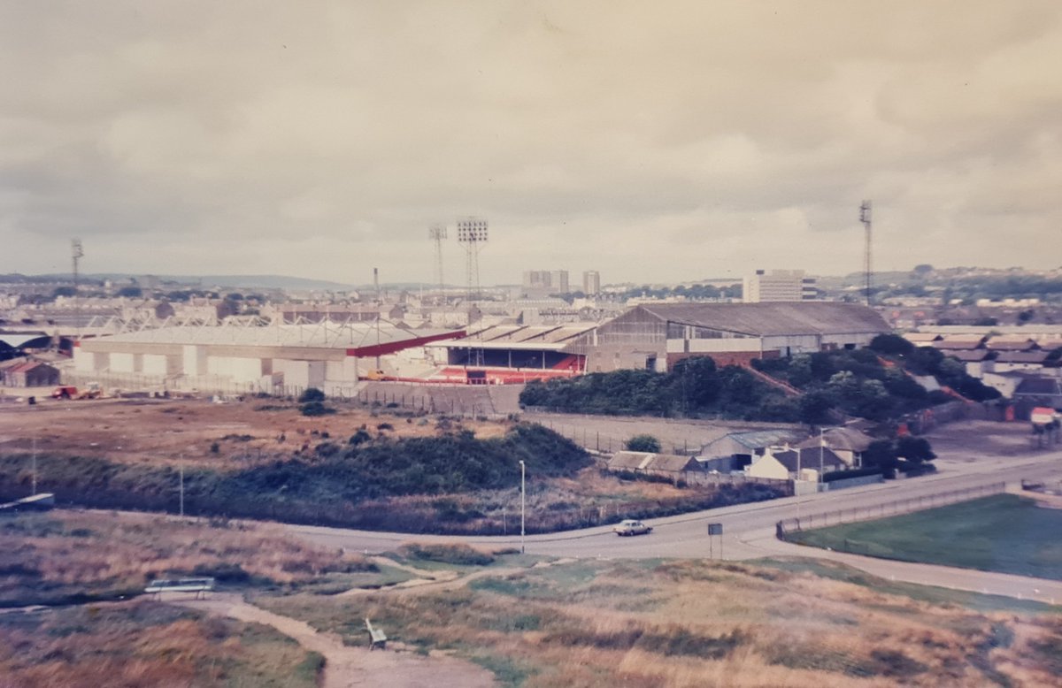 aberdeenfcretro's tweet image. Pittodrie from the Broad Hill, 1980
