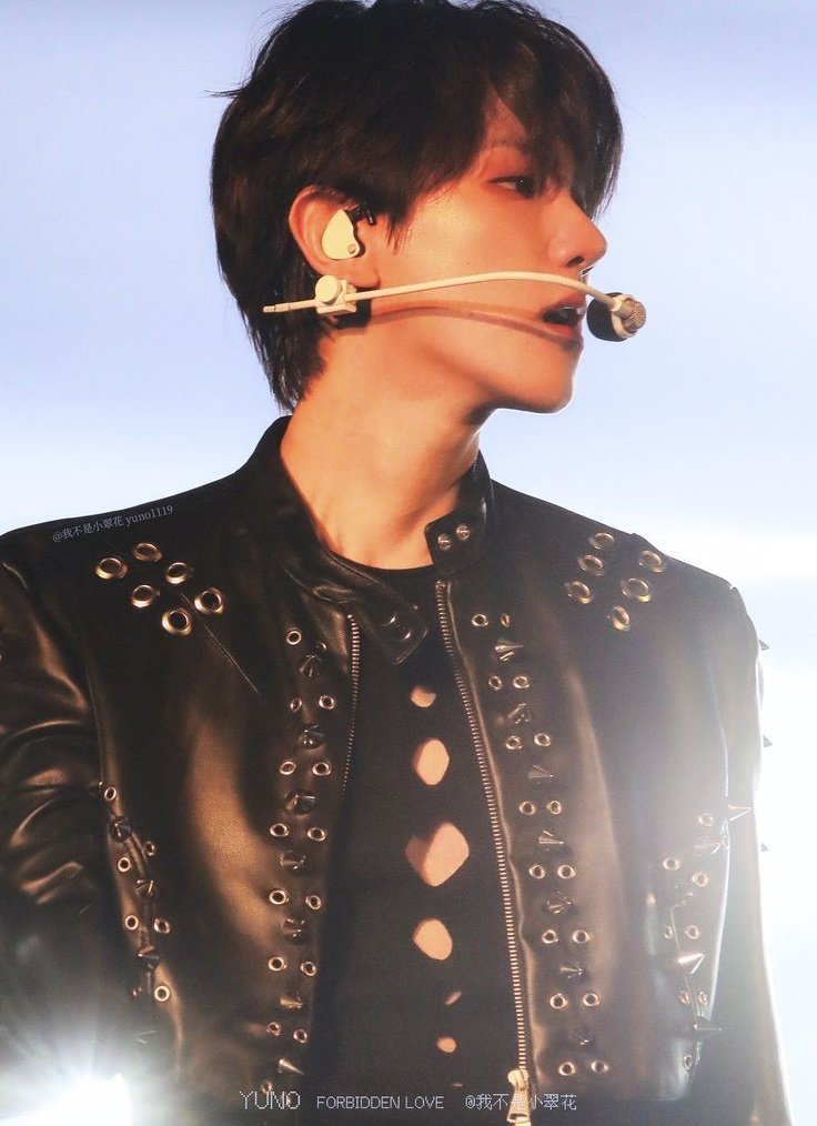 The way I would get on my knees in no time for this Baekhyun