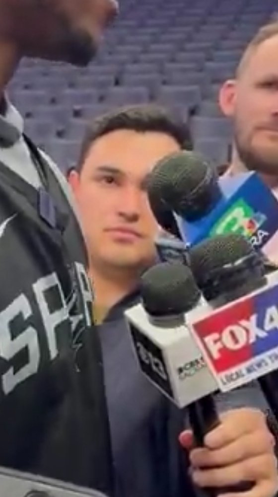 H3RO_Shazam's tweet photo. @JacobRTobey Yo! That's reporter Brandon Benitez! Used to work with him at KRGV Channel 5 News! Great guy and fantastic at his job! https://t.co/MBhRGuqVIm