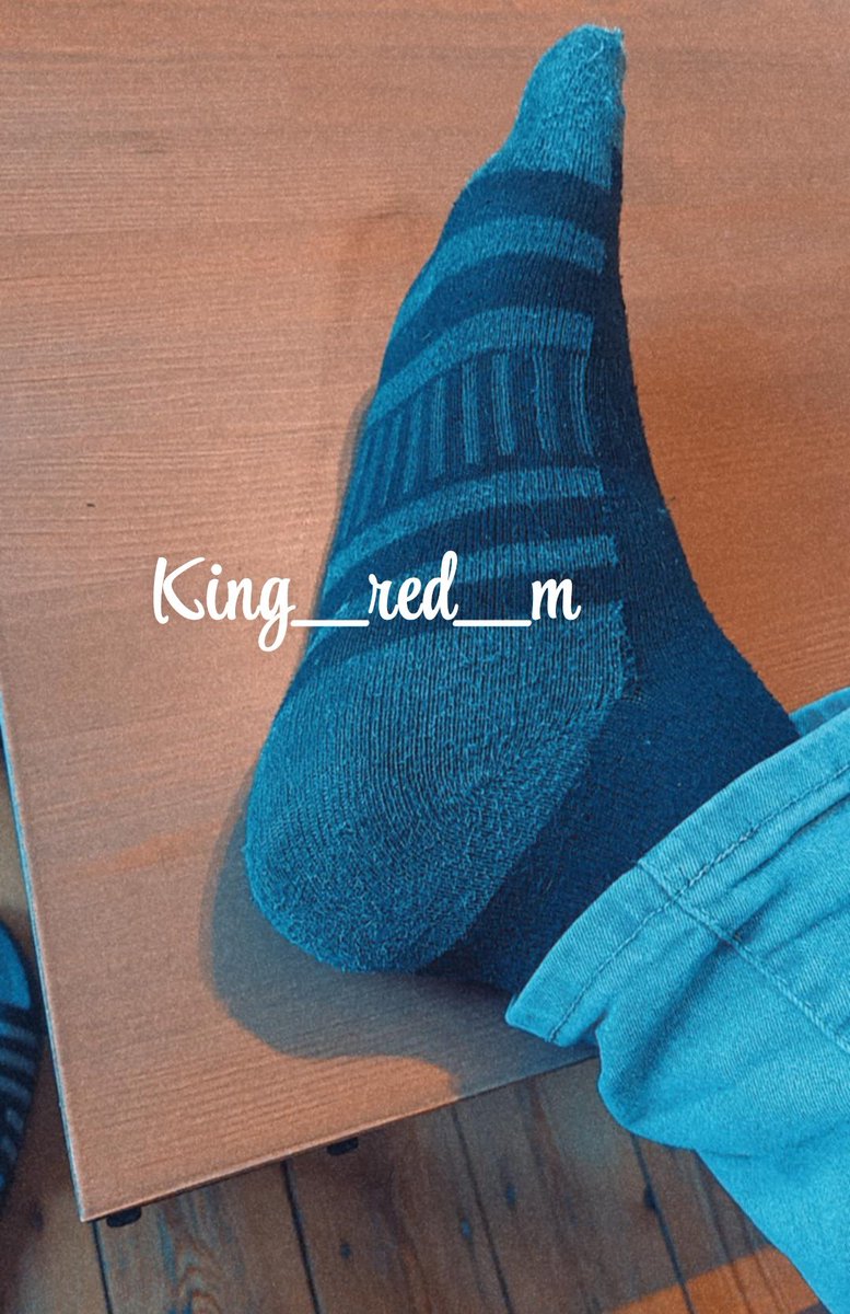 king_red_m's tweet photo. C'est le weekend et je sens que des clebs ont déjà bien chaud en voyant la photo de leur maitre 😂😈
Bouffer ma chaussette ça te fait 💦🤏 
Moi ce qui me rend 🍆💦 c'est quand tu dépose ton fric sur mon PayPal 🫰
#feet #findom #master
@Brun0Parent
@rt_feet  @celebfrench71 https://t.co/wgZzW3JkN6