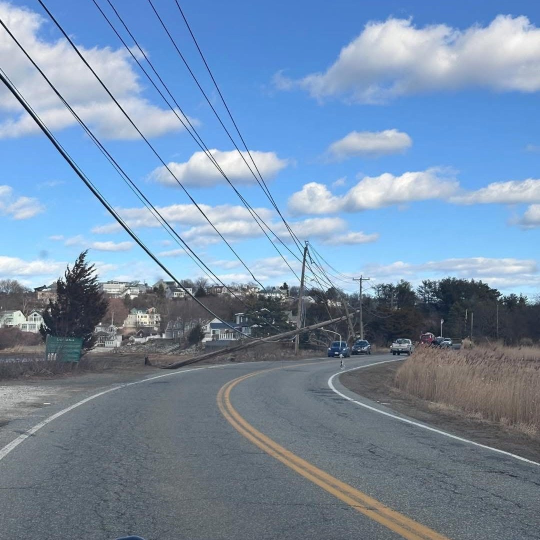There  is a power outage impacting the Great Neck area due to a broken utility  pole. Crews are working to set a new pole and restore electric service.  Estimated time until service restoration ~3 hours.