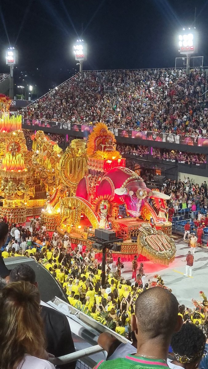 eugeniofred's tweet photo. #FechadosComAUPM pois um desfile como esse JAMAIS merecia o descenço! ☝🏾 https://t.co/4tmxgo76Ze