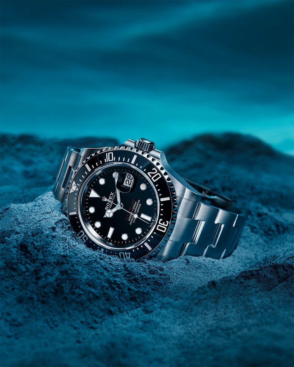 laminedor's tweet photo. The @Rolex Sea-Dweller in Oystersteel features a 60-minute graduated black Cerachrom insert that allows divers to monitor their immersion time. Even at more than 1km (0.6 miles) under water, the Sea-Dweller is in its element.

#Rolex #SeaDweller #OfficialRolexRetailer #LaMinedOr https://t.co/So6bsC6rPe