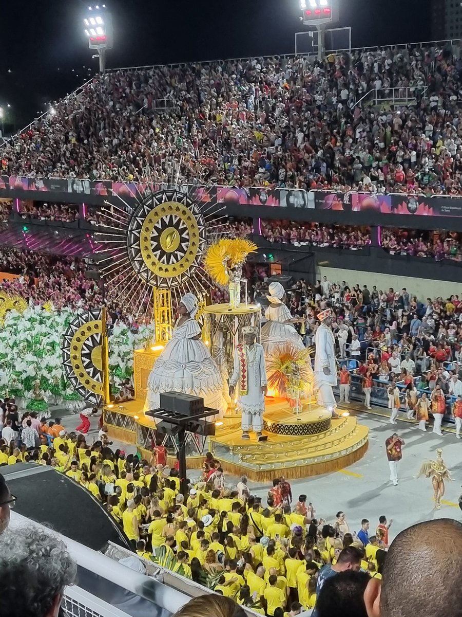 eugeniofred's tweet photo. #FechadosComAUPM pois um desfile como esse JAMAIS merecia o descenço! ☝🏾 https://t.co/4tmxgo76Ze