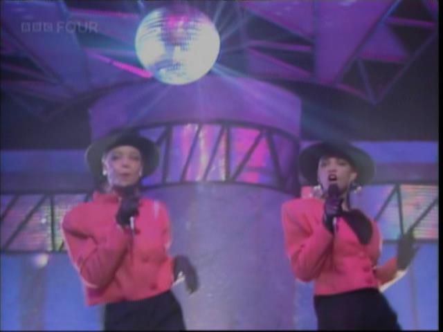 TelevisionVault's tweet image. #MelAndKim? I can tay-tay-tay-tay t-t-t-t-tay-tay-tay-take it or leave it. #Respectable 🧐 #TOTP #TOTP1987 #TOTP87