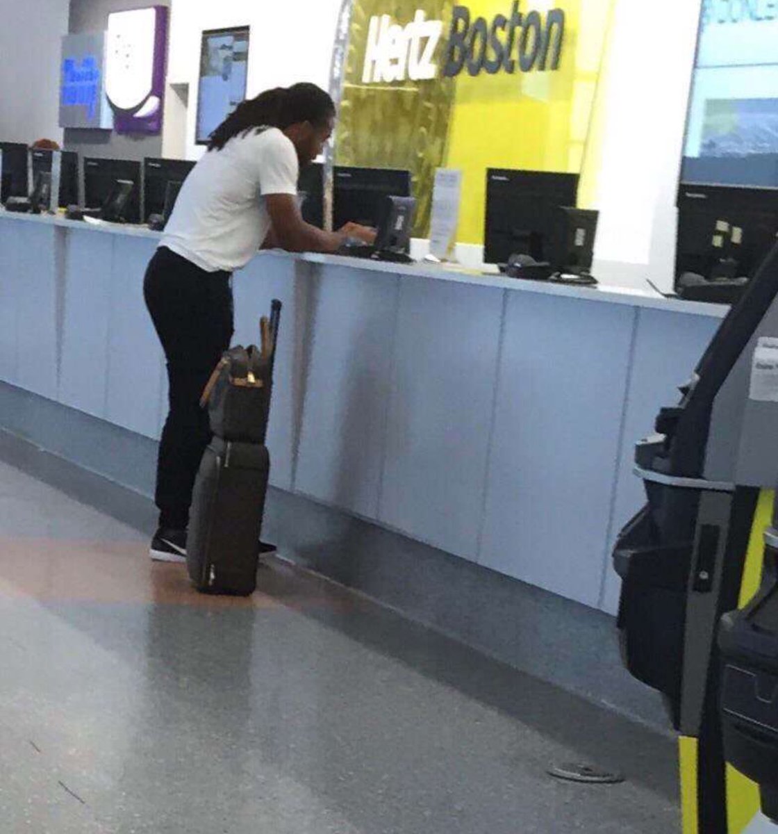 Devoted2DET's tweet image. #Bengals DE Trey Hendrickson spotted at Detroit Metro Airport 

👀👀👀

#OnePride