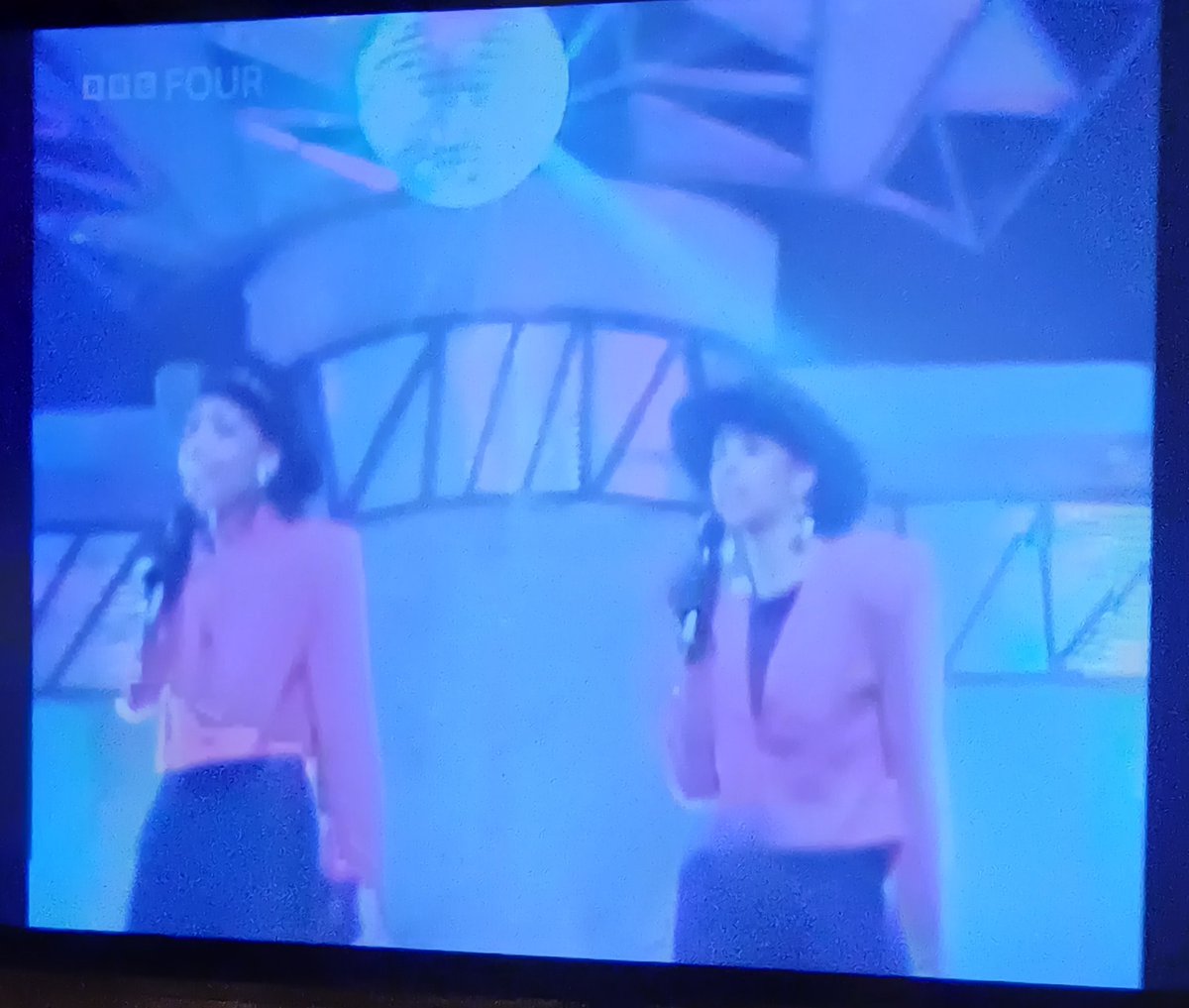 mincodies's tweet image. #totp @MIKE_STOCK_HQ Enjoying Mel &amp;amp; Kim tonight 🥰 #Respectable