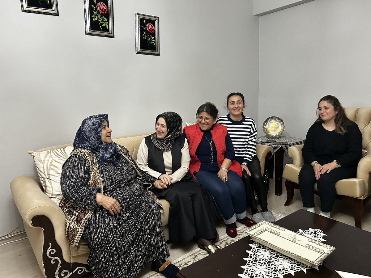 İlçe Kadın Kolları Başkanımız Elif Durmuş,Başkan Yardımcılarımız ve Yöneticilerimizle birlikte Ramazan-ı Şerif’in huzurunu ve maneviyatını hemşehrilerimizle bir araya gelerek paylaşıyoruz.

Muhabbetle güçlenen dostluklarla Ramazan’ın manevi iklimini  hep birlikte yaşıyoruz.💐