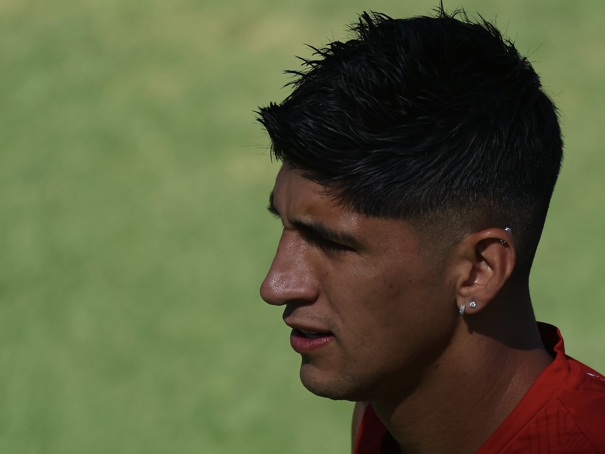 ChivasEN_'s tweet photo. 🔥 @alanpulido through the lens 👀

#OnlyChocolate 🍫 https://t.co/hbSuMpXMn4