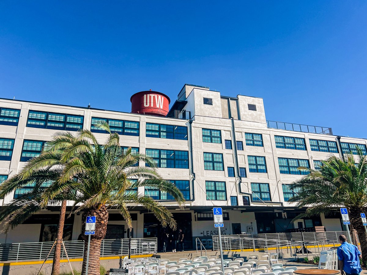 LiftJax's tweet image. Such great energy OutEast yesterday at the opening of the Union Terminal Warehouse! In a location right at the edge with Downtown and a building so historically significant to the neighborhood and the city, it’s great to see a mixed-use concept bringing people from all walks of…