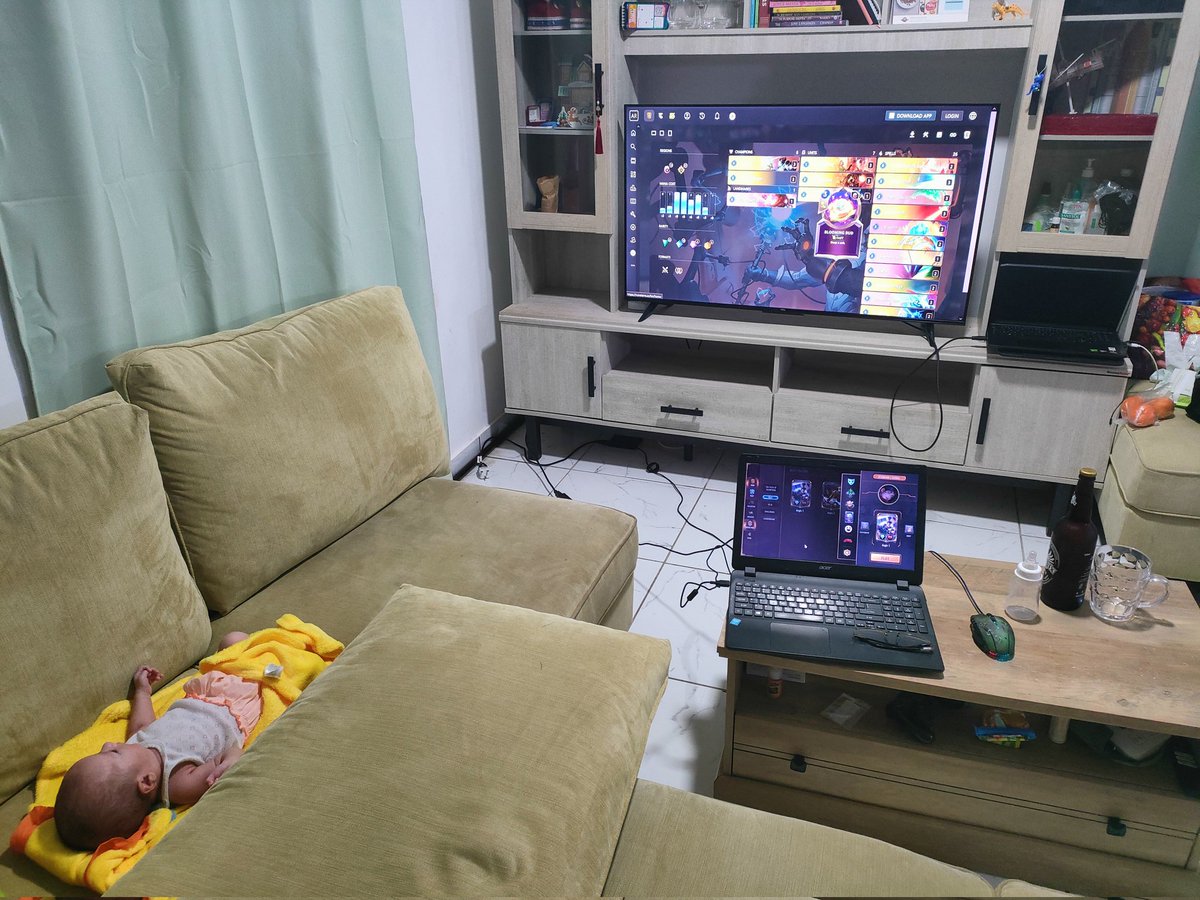 Kasai_CCG's tweet photo. POV: Kasai has a baby watch and an @AegisEsportsLoR tournament at the same time https://t.co/uA8sCNJFXh
