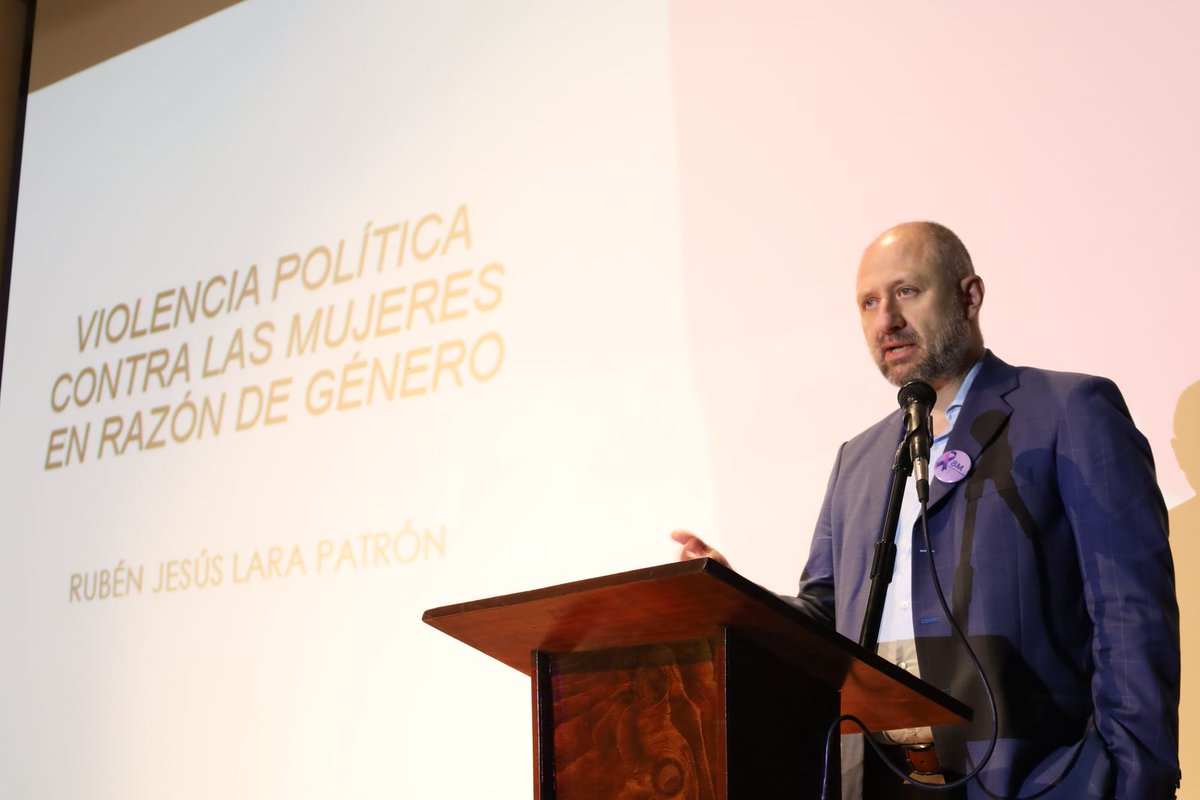 #Entérate | La Cineteca Zacatecas fue el recinto en donde se llevó a cabo la valiosa Conferencia Magistral “Violencia Política Contra las Mujeres en Razón de Género en el Escenario 2023-2024”, impartida por el Magistrado Rubén Jesús Lara Patrón.
📷 link: goo.su/oCzrV