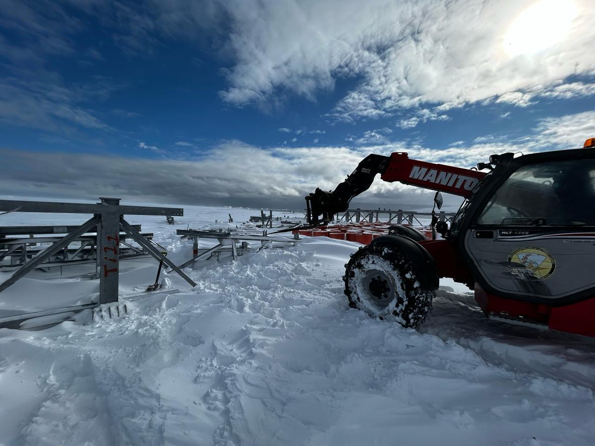 Argendef's tweet photo. Soberanía antártica: avances en la construcción de la Base Petrel

Tandanor y el Comando Conjunto Antártico continúan trabajando en el montaje de la estructura principal, de la que será una de las instalaciones estratégicas más relevantes de los últimos años.

Fuente: Tandanor https://t.co/U1C5mgTB23