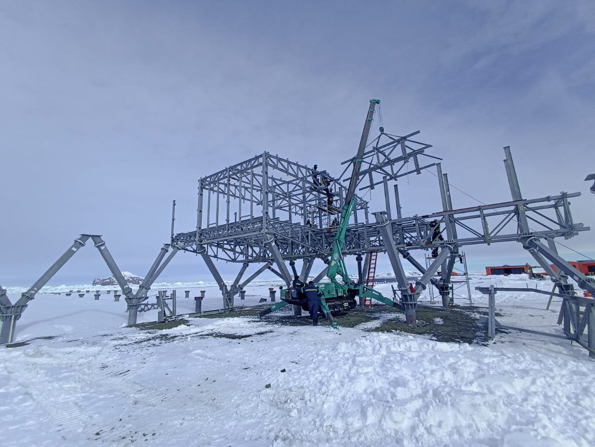 Argendef's tweet photo. Soberanía antártica: avances en la construcción de la Base Petrel

Tandanor y el Comando Conjunto Antártico continúan trabajando en el montaje de la estructura principal, de la que será una de las instalaciones estratégicas más relevantes de los últimos años.

Fuente: Tandanor https://t.co/U1C5mgTB23