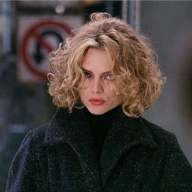 TheCinesthetic's tweet photo. Michelle Pfeiffer as Selina Kyle in Batman Returns, 1992. https://t.co/KvzDi0UBfb