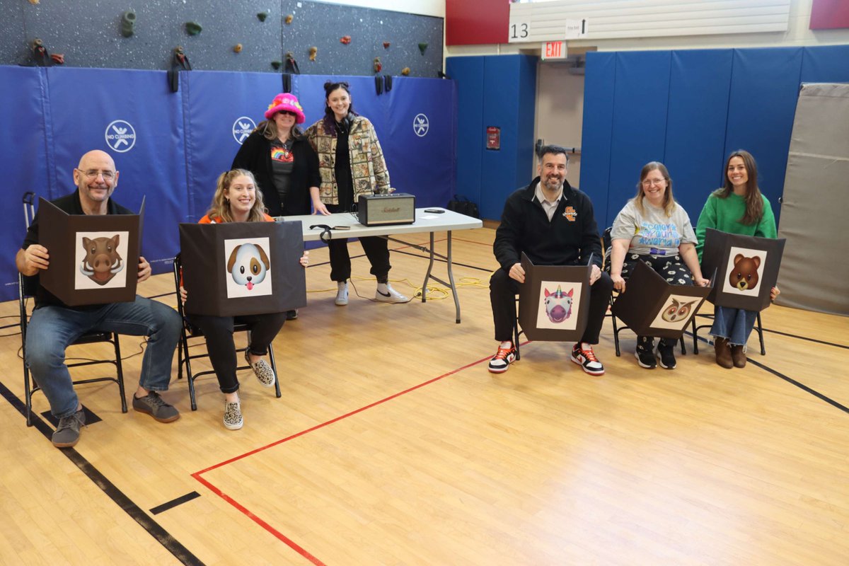 CCCSDtweets's tweet photo. Students wrapped up Read Across America week during a special assembly at FRS this morning. During the assembly, our mystery readers from the week were revealed! Thank you to DJ Olick and Book Case for emceeing the event! https://t.co/UjFY0vK2sQ
