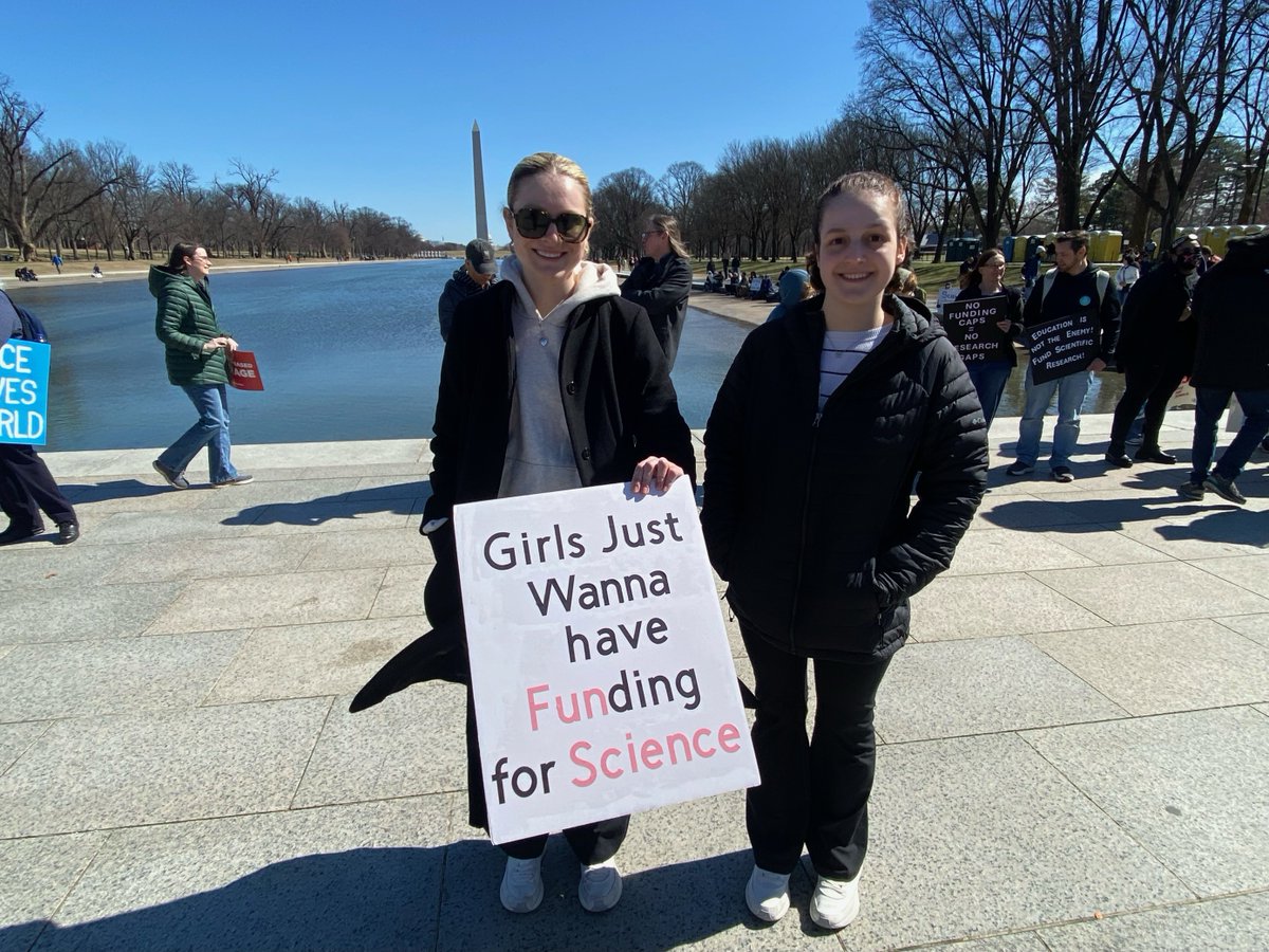 ASH_hematology's tweet photo. Because 👏 science 👏saves 👏 lives👏 

So amazing to see the community come together today! ASH is here to protect science and push for the research funding that leads to breakthroughs. 💪🩸 https://t.co/prUUZQykMQ