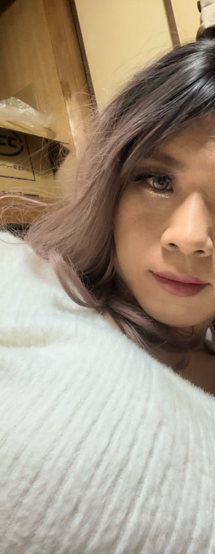 メイクを教えてくれた純女さんには
まだまだ遠く及ばないけど...
外出できるレベルまではこれた...かな？🥹