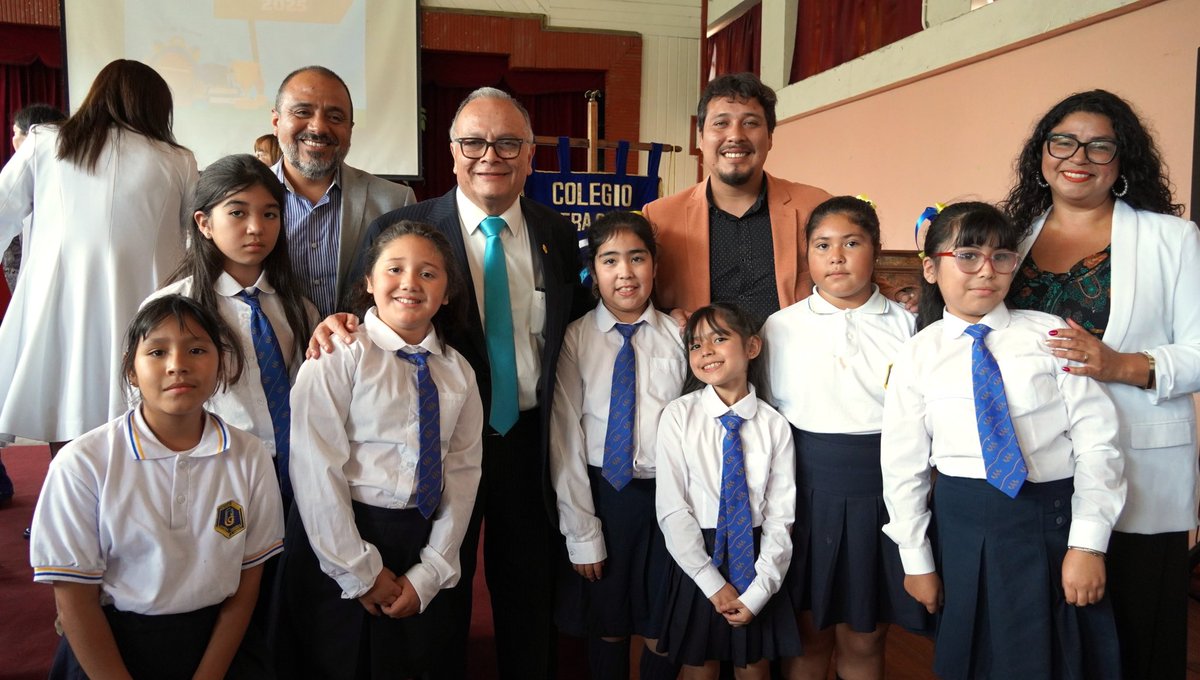 ✨✅ #LaSerena  #ColegioJavieraCarrera 👭🏻Talentosas estudiantes deslumbraron en el Hito de inicio año escolar, con danza, interpretación inclusiva y locución de la estudiante Agustina Ramírez, en ceremonia encabezada por el Director Jorge Olivares y la comunidad educativa 1/3👇🏼