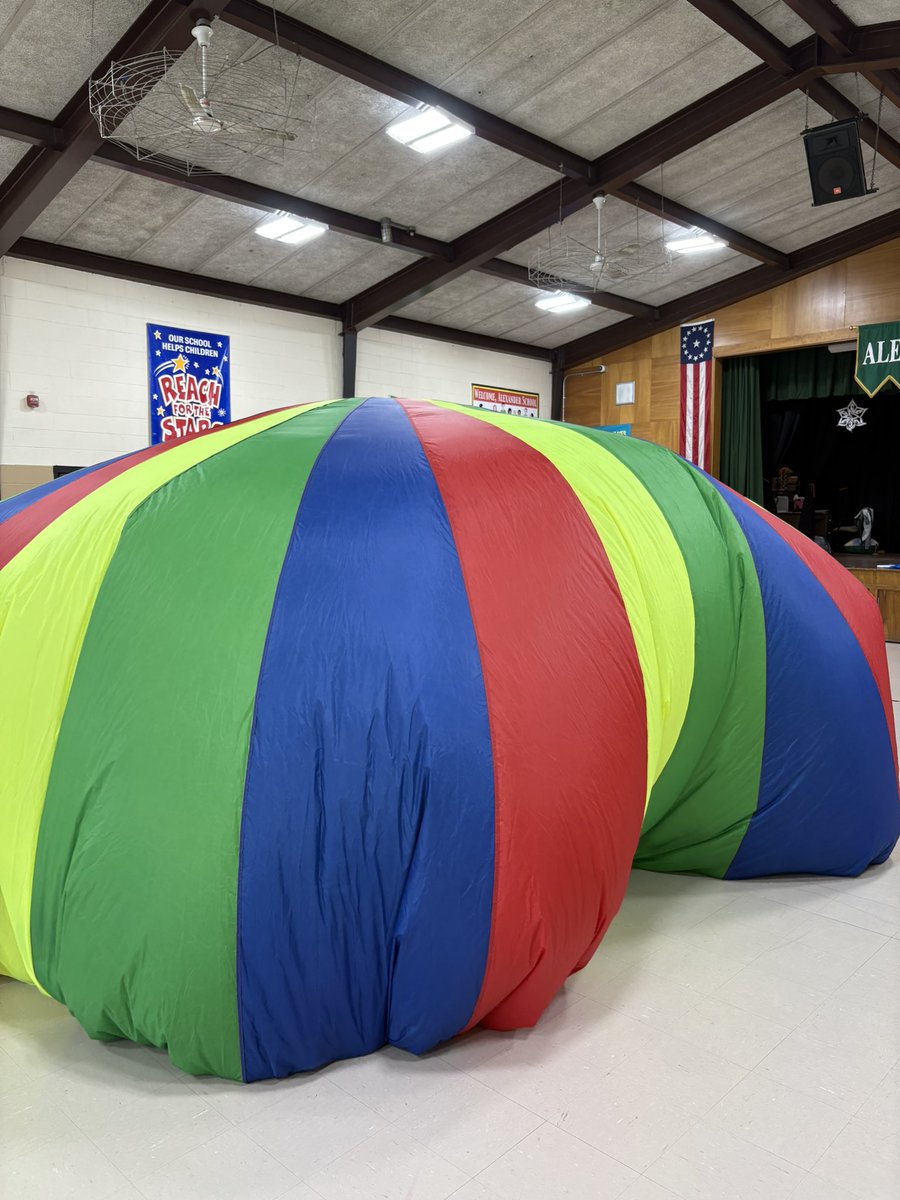 Parachute week! #PhysicalEducation <a href="/HTSD_Alexander/">Alexander Elementary School</a> #HTSDPRIDE #PhysedNation