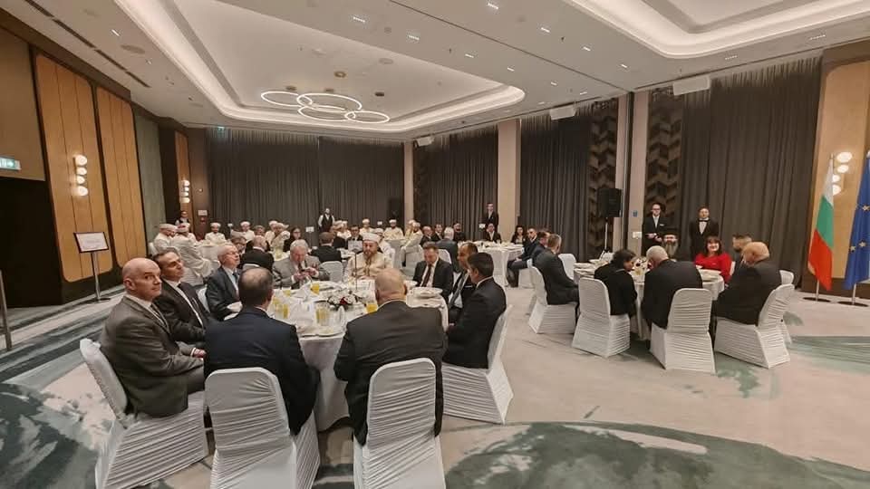 حضرت القائم بأعمال السفارة بالإنابة السيدة/ بشرى الطراح مأدبة  الإفطار التي أقامها فخامة الرئيس البلغاري/ رومين راديف لرؤساء البعثات الدبلوماسية المعتمدة في صوفيا بمناسبة شهر رمضان المبارك.