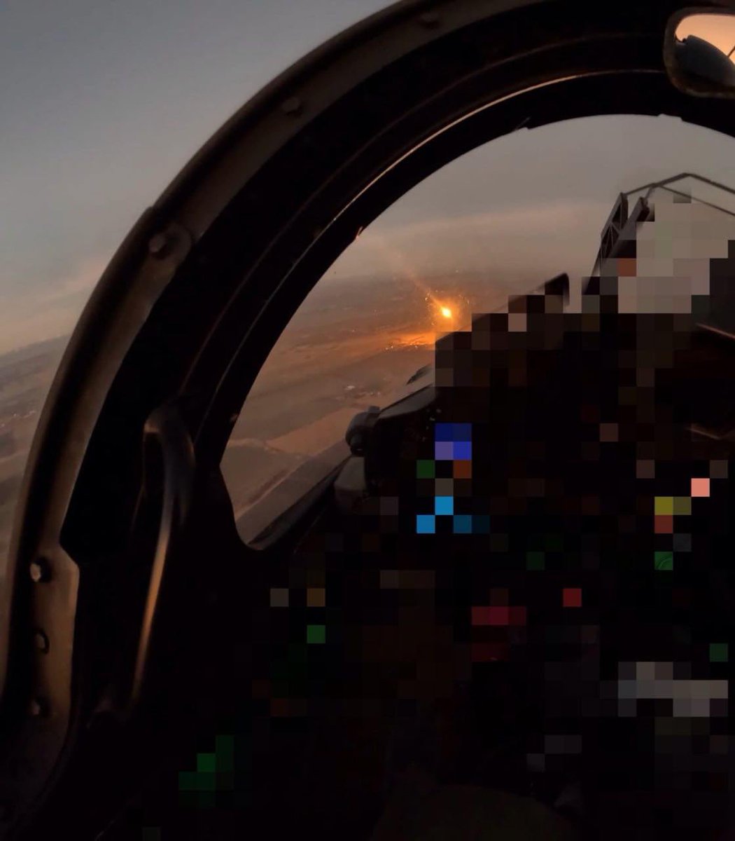 AmourskyCyrille's tweet image. NOUS POUVONS ÊTRE FIERS DE NOTRE PAYS ! 🇫🇷

Les Mirage français, ce matin, au-dessus du ciel ukrainien, ont abattu des missiles russes. MAGNIFIQUE ! Nos avions sauvent des vies !

MERCI LA FRANCE ! VIVE LA FRANCE ! 🇫🇷🇺🇦