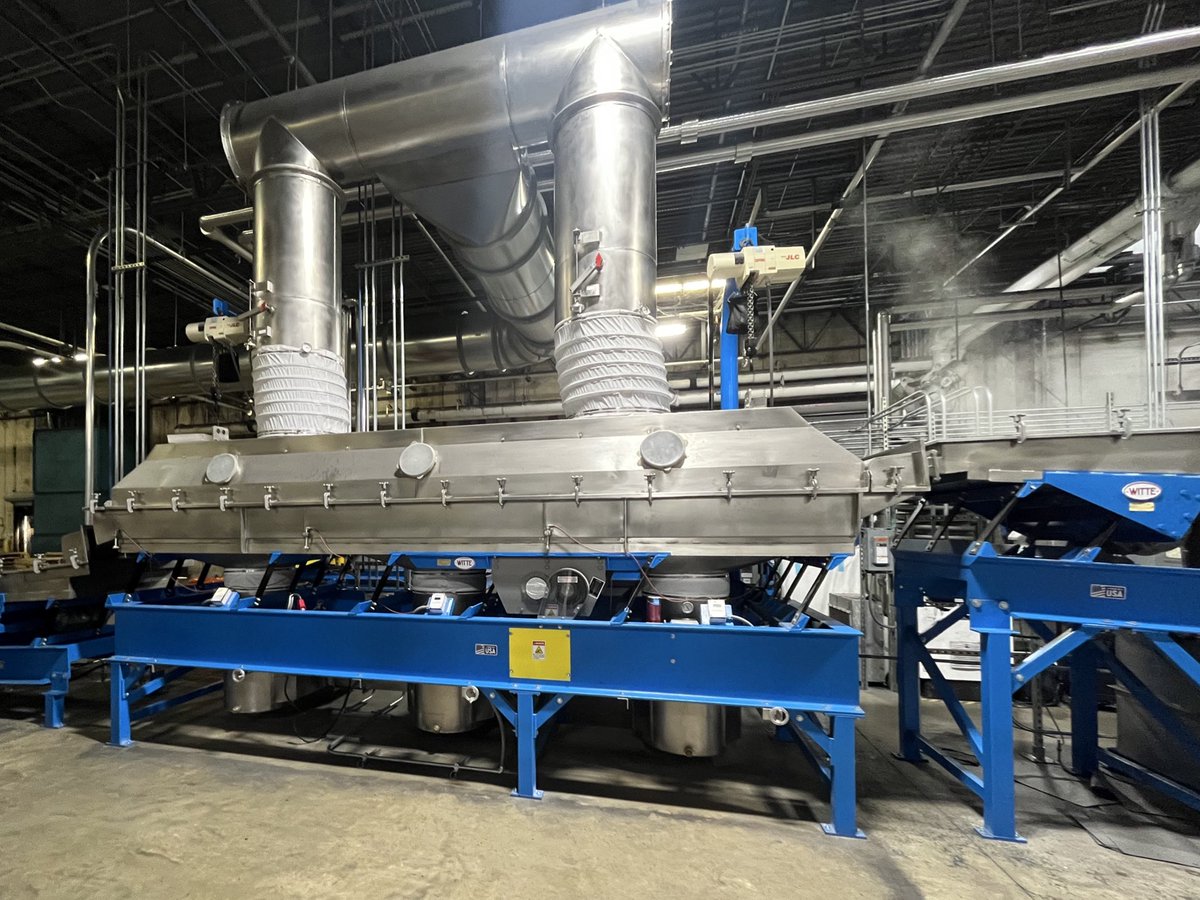 Shown is a Witte 848 dewatering screen separating loose water from an underwater pelletizing operation prior to drying.
If you are having maintenance issues with your current spin dryer, contact Witte to see how their Vibratory Dewater’s and Dryer’s can streamline your process.