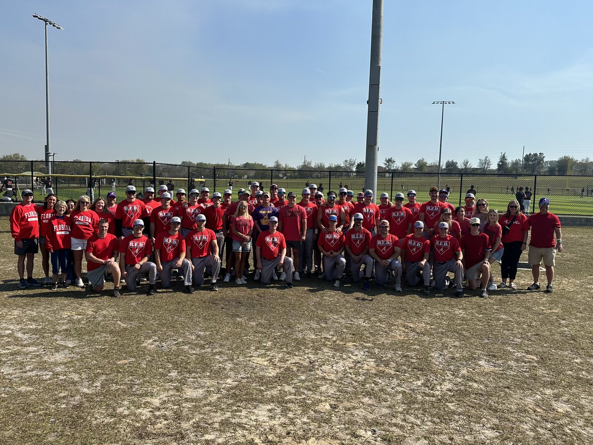 AU Baseball Family and Friends R.E.D. Friday in FL☀️

Honoring Tommy Howard (purple t-shirt) brother to JR OF Billy Howard.
Who will be deployed overseas soon.

Remember. Everyone. Deployed.

#DaBoyz
