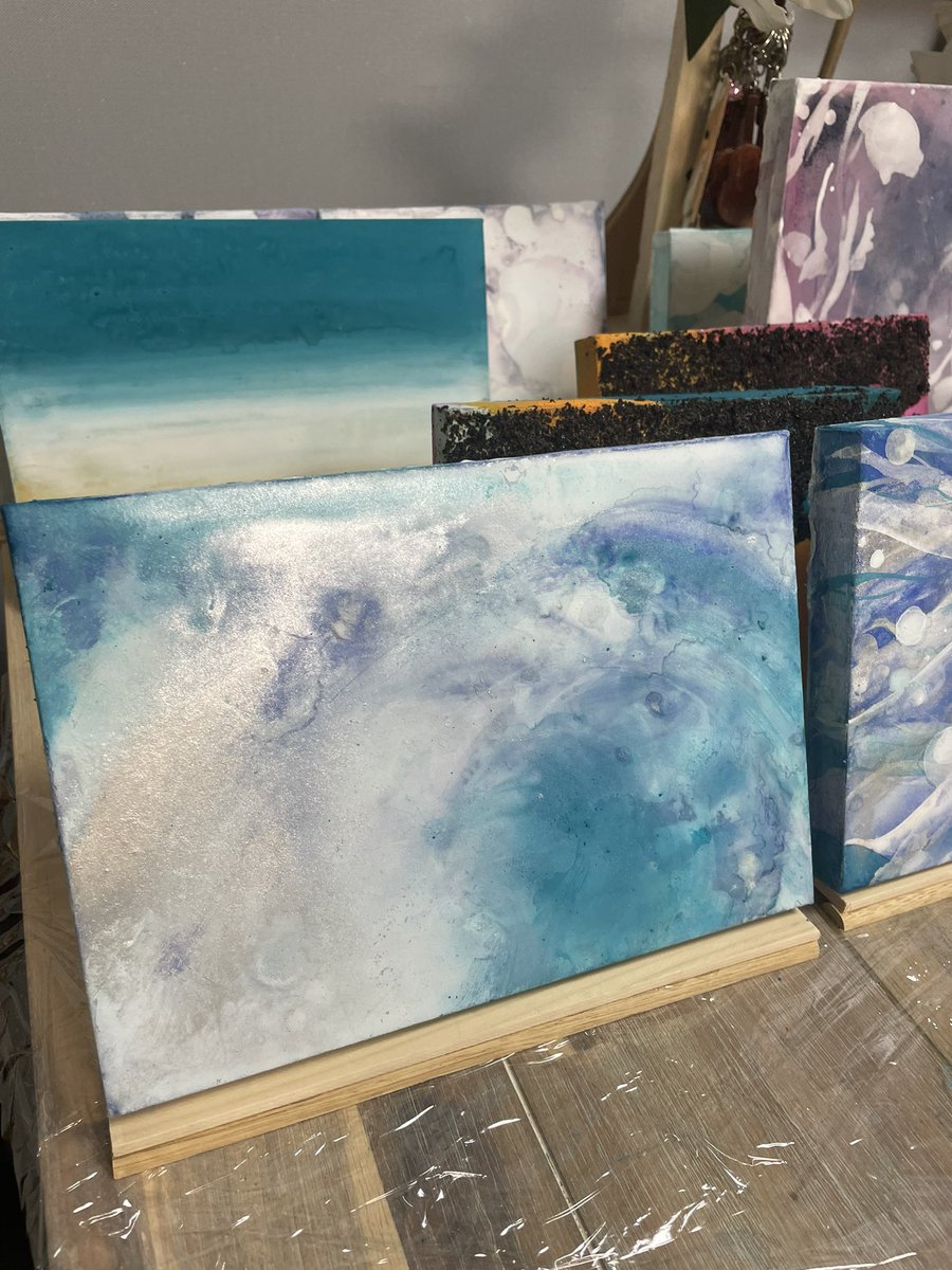 mujimo_jp's tweet image. 4月の大阪個展に向けて制作中！
小作品多数あります😊
Currently working on a solo exhibition in Osaka in April!
Many small works are available.
#mujimo #japanesepaint #japanesepaper #nihonga #日本画