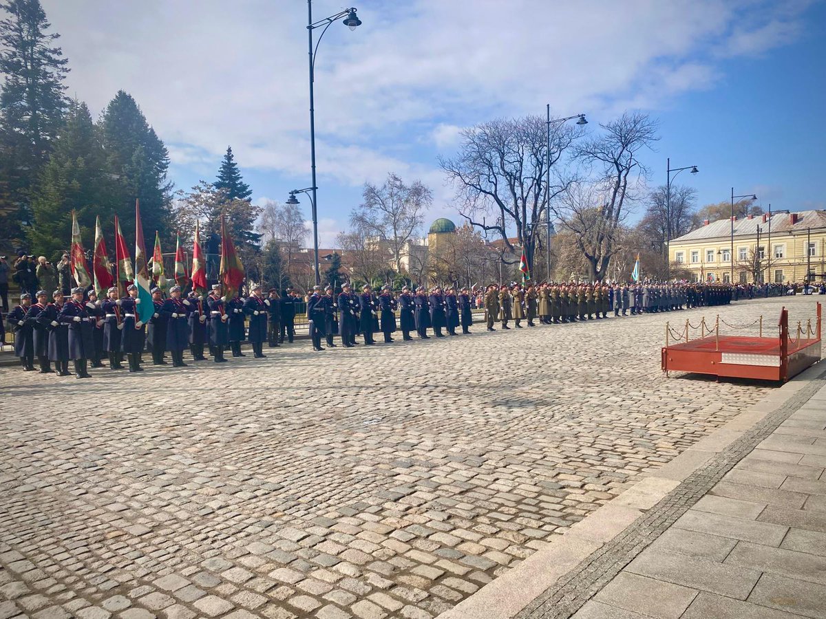 شاركت  القائم بأعمال السفارة بالإنابة السيدة/ بشرى الطراح مراسم رفع العلم لجمهورية بلغاريا الصديقة  بمناسبة العيد الوطني البلغاري، كما واصلت المشاركة من خلال حضورها لحفل الاستقبال الرسمي الذي نظمه  فخامة الرئيس البلغاري  السيد/ رومين راديف لهذه المناسبة .