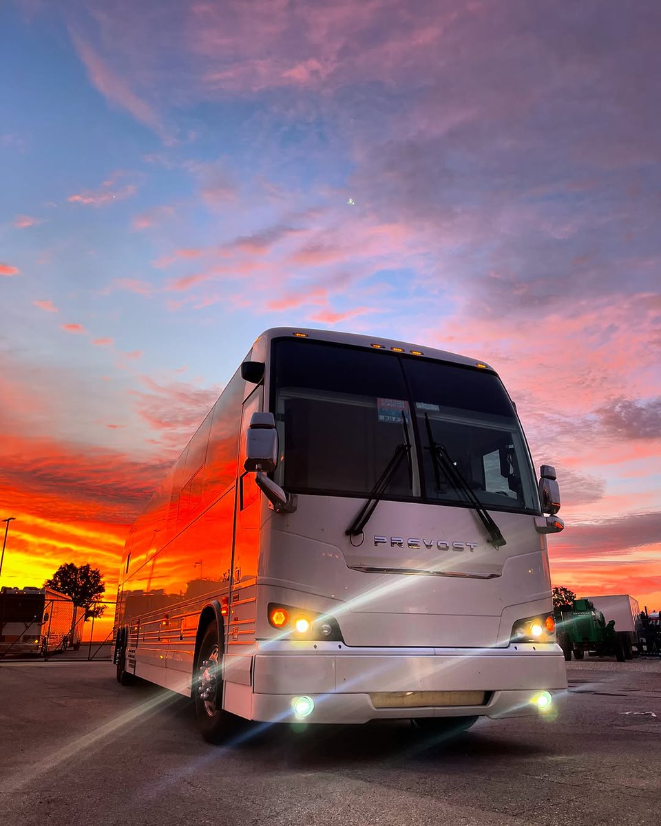 Glow on the go ✨ 

📸 Dreamliner Coaches