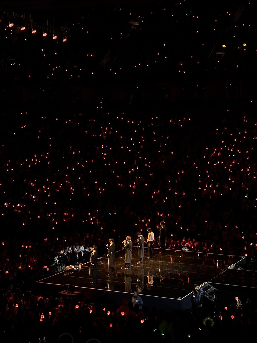 you guys deserve to see this picture <3

#NCT127 #NCT127_NEOCITY_THE_MOMENTUM