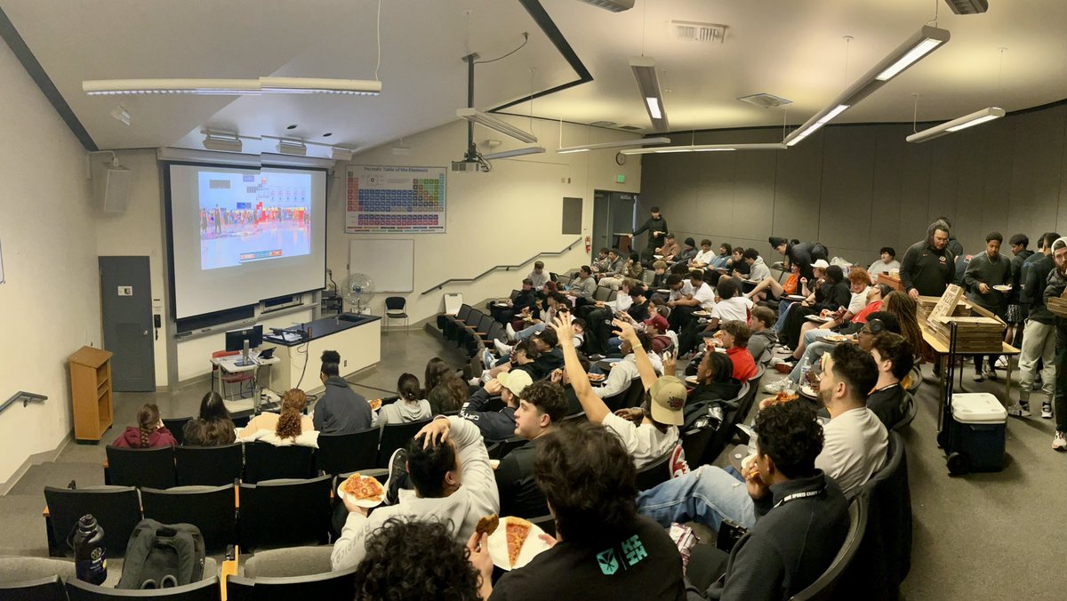 Brett Elliott tweet media