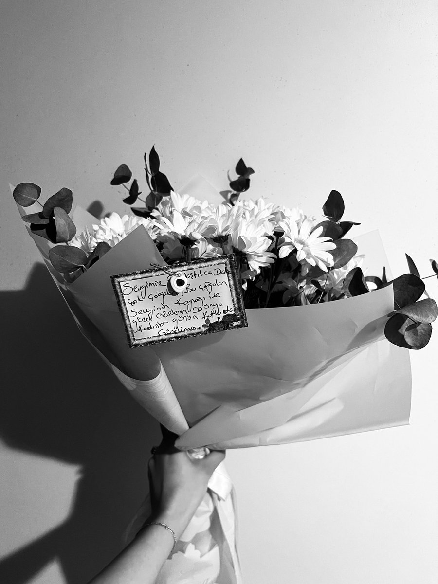 buseeberraa's tweet photo. Askerde olan nişanlımın 8 Mart dünya kadınlar günümü kutlaması 🥹 https://t.co/R36EEvQ34Y